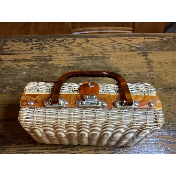 Vintage 1950s Wicker & Lucite Handbag – Made in Hong Kong – Tortoiseshell Trim - Picture 3 of 5